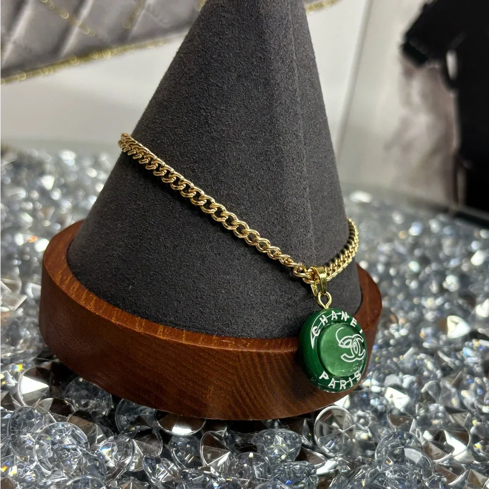 CHANEL charm pendent on unbranded bracelet - Picture 3 of 7